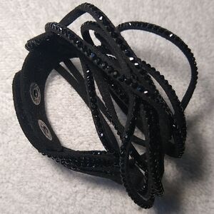 3/$15 Yik Fung black twinkle wrap bracelet